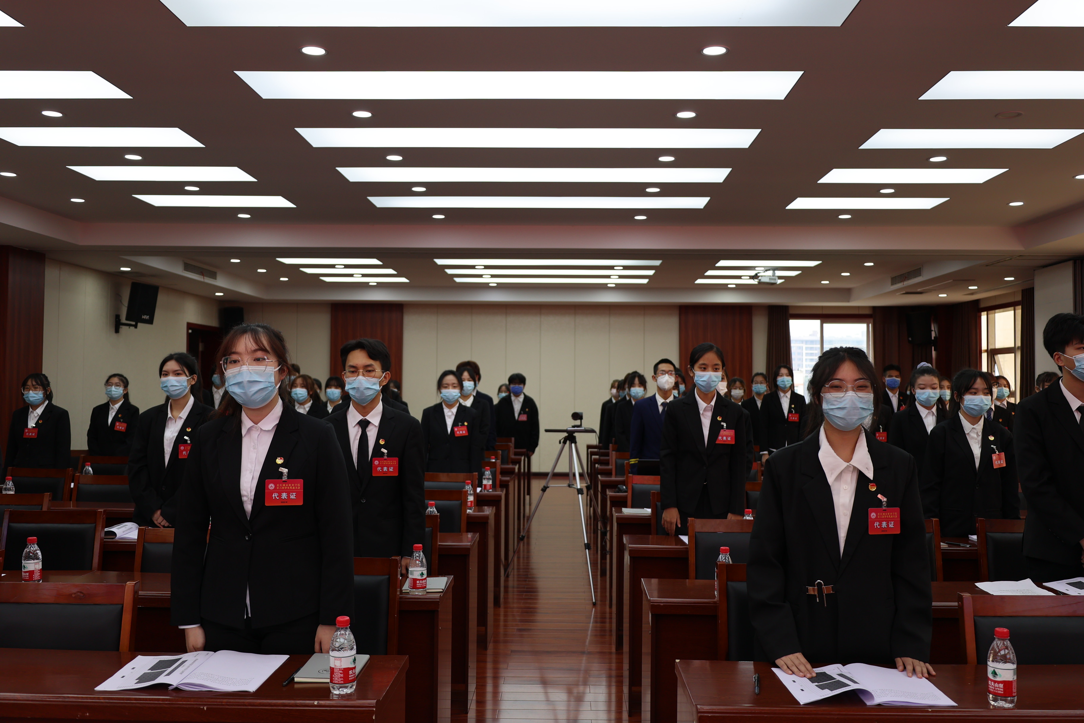 奏唱国际歌.JPG